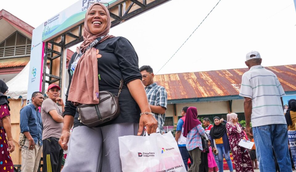 1.000 Warga Kendari Dapat Sembako Murah dari Pertamina Patra Niaga Regional Sulawesi
